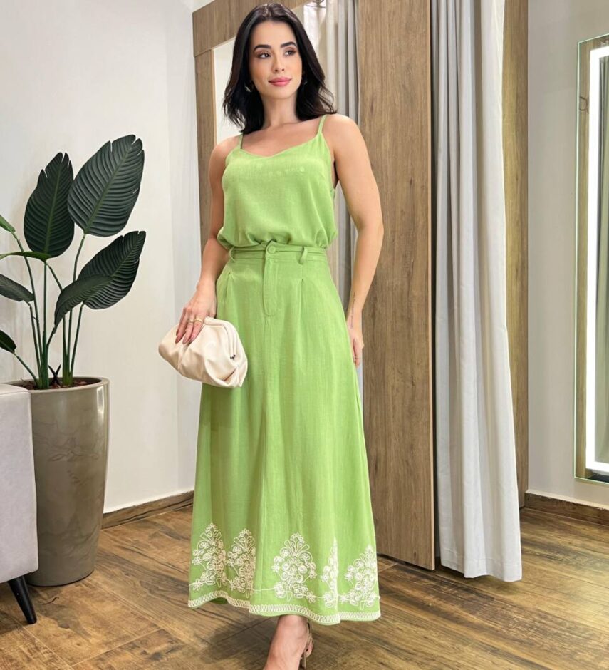 Conjunto Feminino Bordado Mia Cropped sem Bojo e Saia Longa Verde - Fernanda Ramos Store