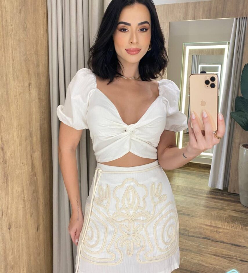 Conjunto Feminino Cropped sem Bojo e Short Saia Off White com Amarração - Fernanda Ramos Store