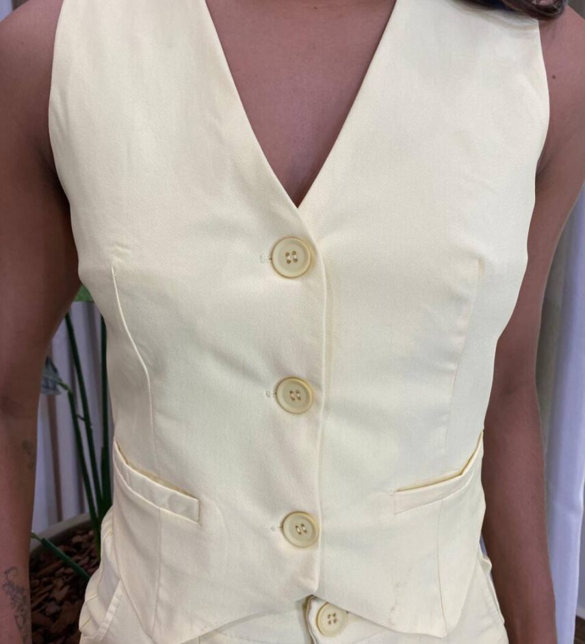 Conjunto Feminino Milena Colete e Short Amarelo - Fernanda Ramos Store