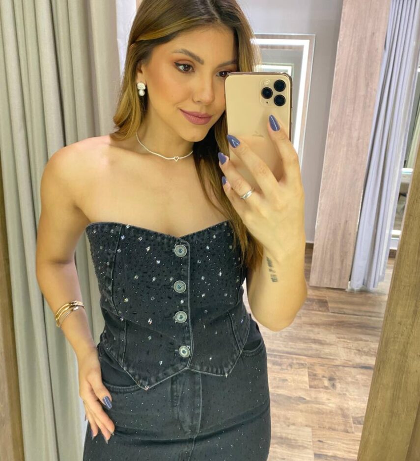 Cropped Feminino Nina Jeans com Botões e Aplicações Preto 12310 - Fernanda Ramos Store