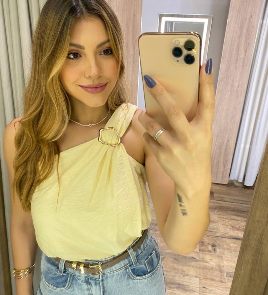 Regata Feminina Mel Nula Manga Amarela com Detalhe - Fernanda Ramos Store