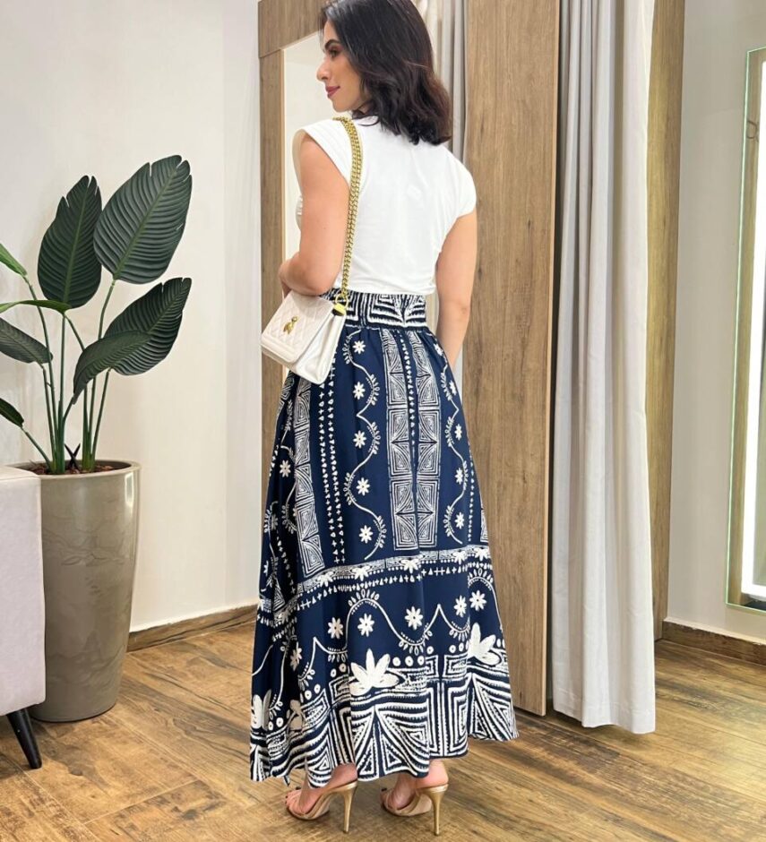 Saia Longa Feminina Cecília com Bolsos e Fenda Azul Marinho Estampada - Fernanda Ramos Store