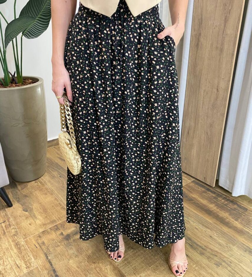 Saia Longa Feminina Luísa com Bolsos e Fenda Preta Estampa Floral - Fernanda Ramos Store