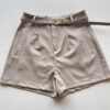 Short Feminino Alfaiataria Louise Bege com Cinto - Fernanda Ramos Store