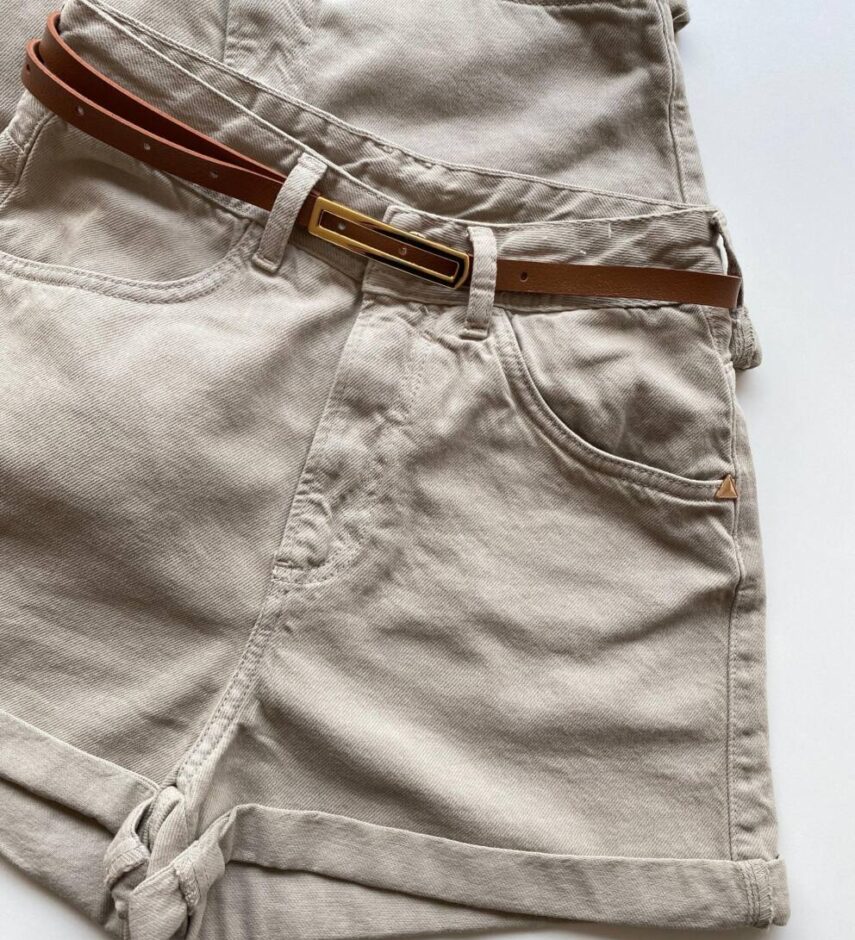 Short Feminino Sarja Boyfriend Alto com Cinto Bege Acinzentado 094790 - Fernanda Ramos Store