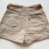 Short Feminino Sarja Boyfriend Alto com Cinto Bege Acinzentado 094790 - Fernanda Ramos Store