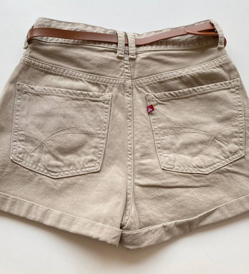 Short Feminino Sarja Boyfriend Alto com Cinto Bege Acinzentado 094790 - Fernanda Ramos Store