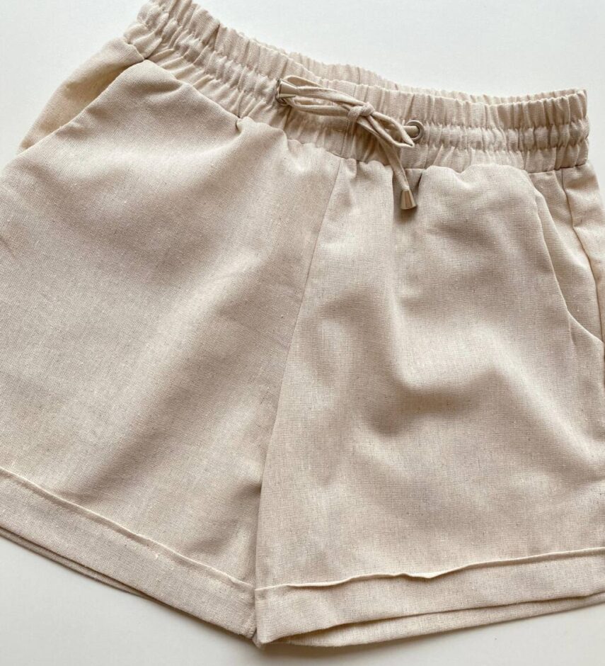 Short Feminino Viscolinho Jade com Bolsos e Amarração Cru - Fernanda Ramos Store