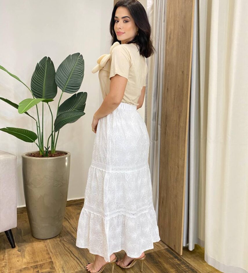 T-shirt Feminina Manga Curta Iza Nude com Detalhe em Flor - Fernanda Ramos Store