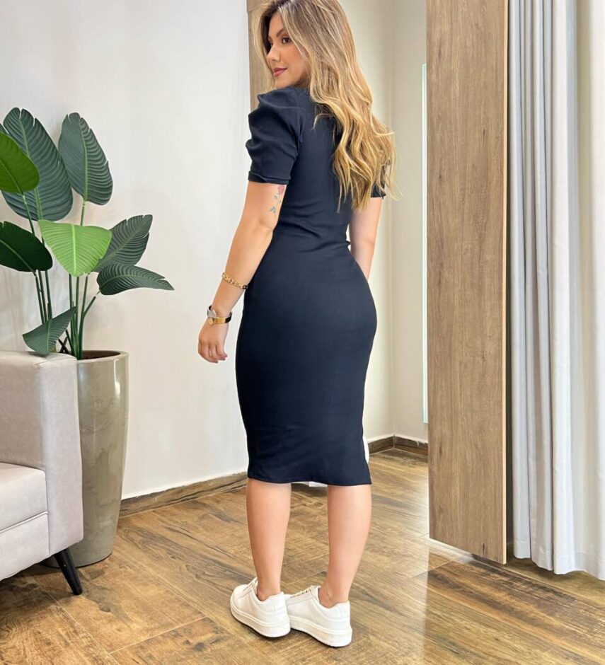 Vestido Curto sem Bojo Canelado Manga Princesa com Fenda Preto - Fernanda Ramos Store