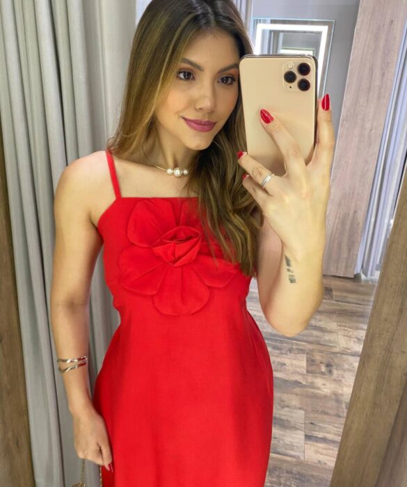 Vestido Midi Lari sem Bojo com Lastex e Detalhe em Flor Vermelho - Fernanda Ramos Store