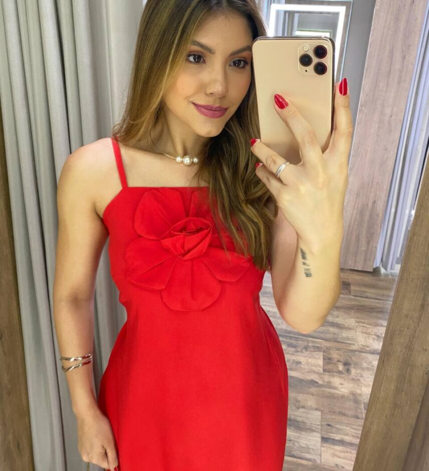 Vestido Midi Lari sem Bojo com Lastex e Detalhe em Flor Vermelho - Fernanda Ramos Store
