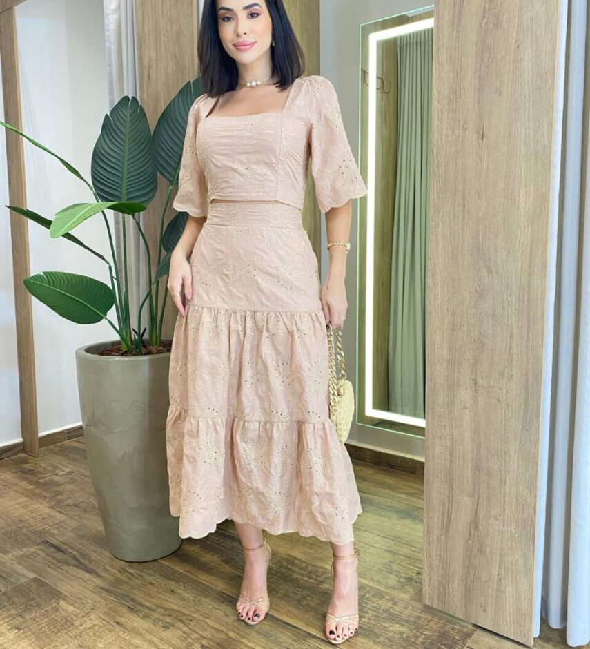 Conjunto Feminino Bia Laise Bordado Cropped sem Bojo e Saia Midi Bege - Fernanda Ramos Store