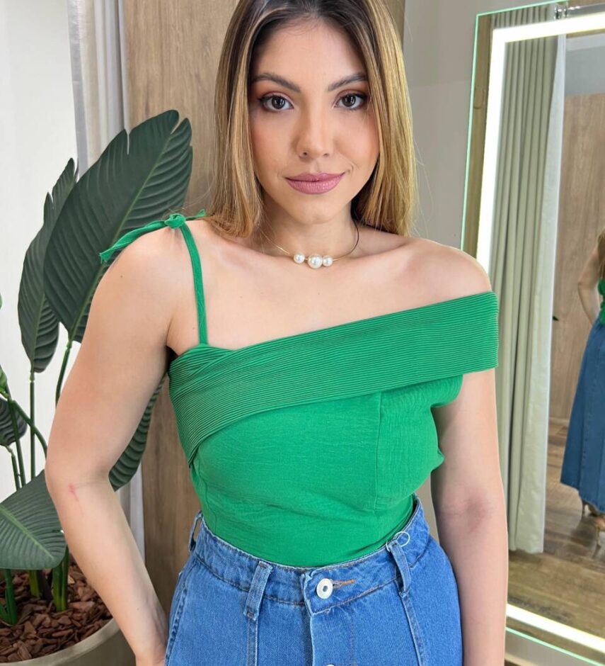 Cropped Feminino Ana sem Bojo com Detalhe Plissado Verde Bandeira - Fernanda Ramos Store