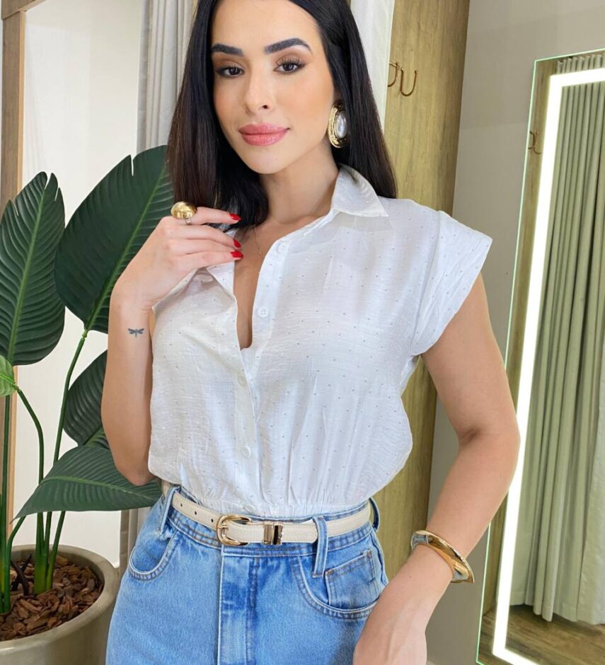 Cropped Feminino Muscle Cléo com Botões e Aplicações Branco - Fernanda Ramos Store