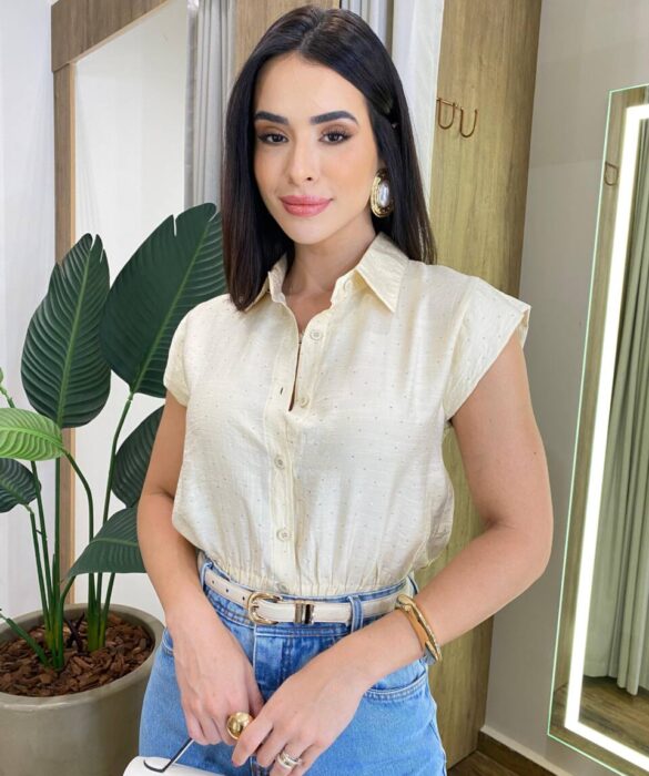 Cropped Feminino Muscle Cléo com Botões e Aplicações Creme - Fernanda Ramos Store