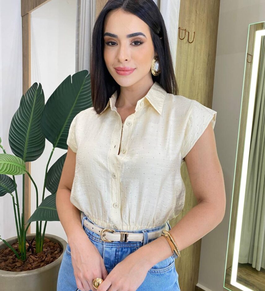 Cropped Feminino Muscle Cléo com Botões e Aplicações Creme - Fernanda Ramos Store