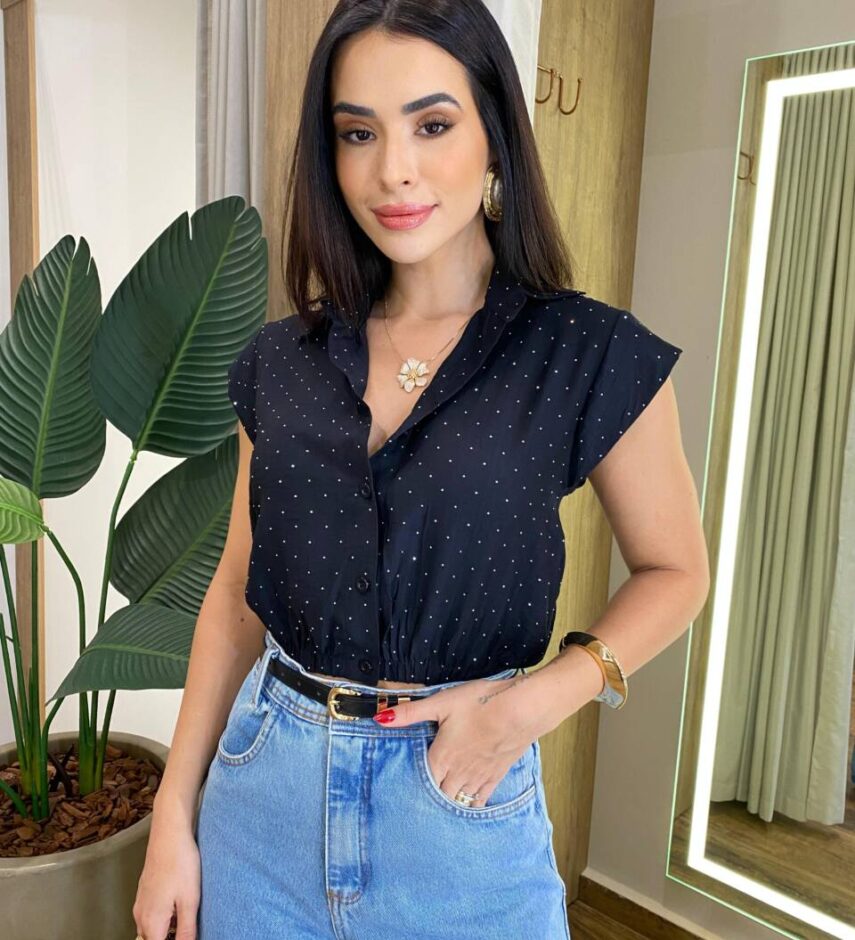 Cropped Feminino Muscle Cléo com Botões e Aplicações Preto - Fernanda Ramos Store