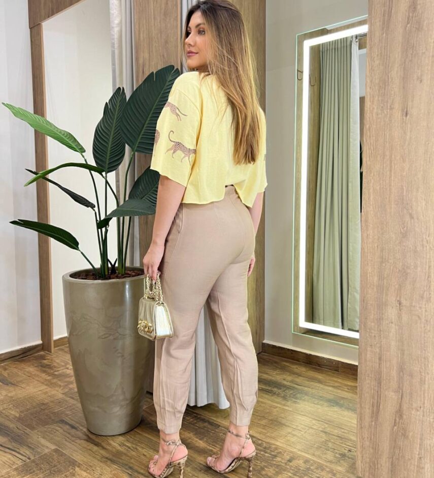 Cropped Oversized Feminino Manga Curta Amarelo Estampado - Fernanda Ramos Store