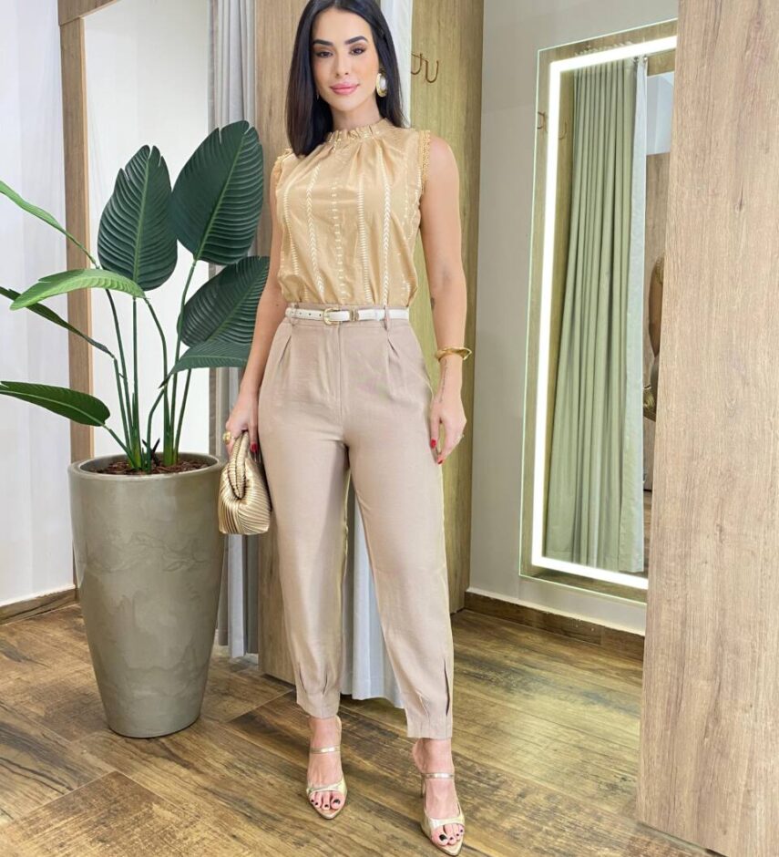 Regata Feminina Virgínia Bordada com Detalhe em Guipir Caramelo - Fernanda Ramos Store