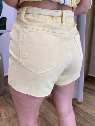 Short Feminino Myla Jeans com Cinto Barra a Fio Amarelo - Fernanda Ramos Store