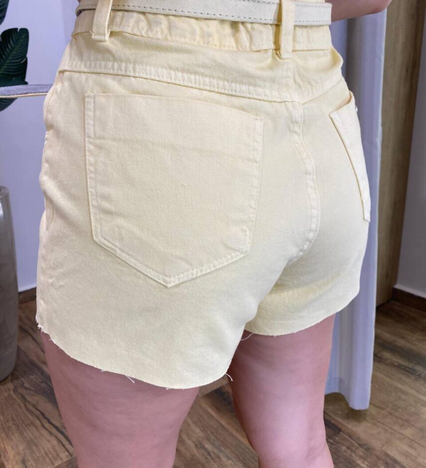 Short Feminino Myla Jeans com Cinto Barra a Fio Amarelo - Fernanda Ramos Store