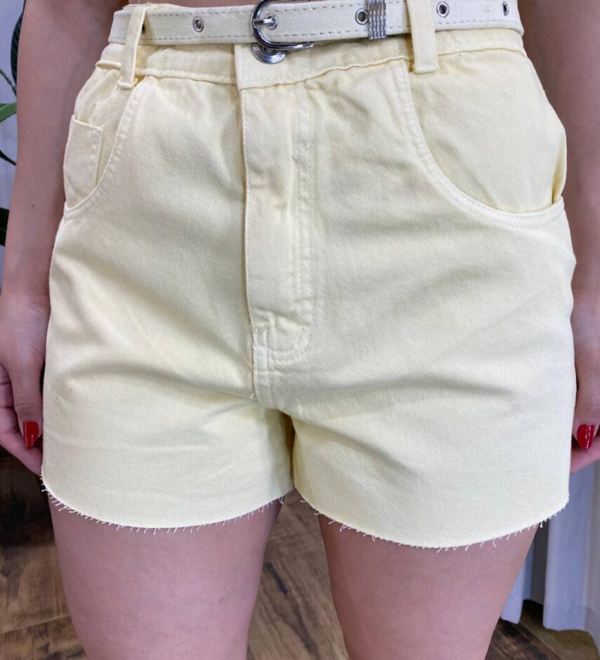Short Feminino Myla Jeans com Cinto Barra a Fio Amarelo - Fernanda Ramos Store