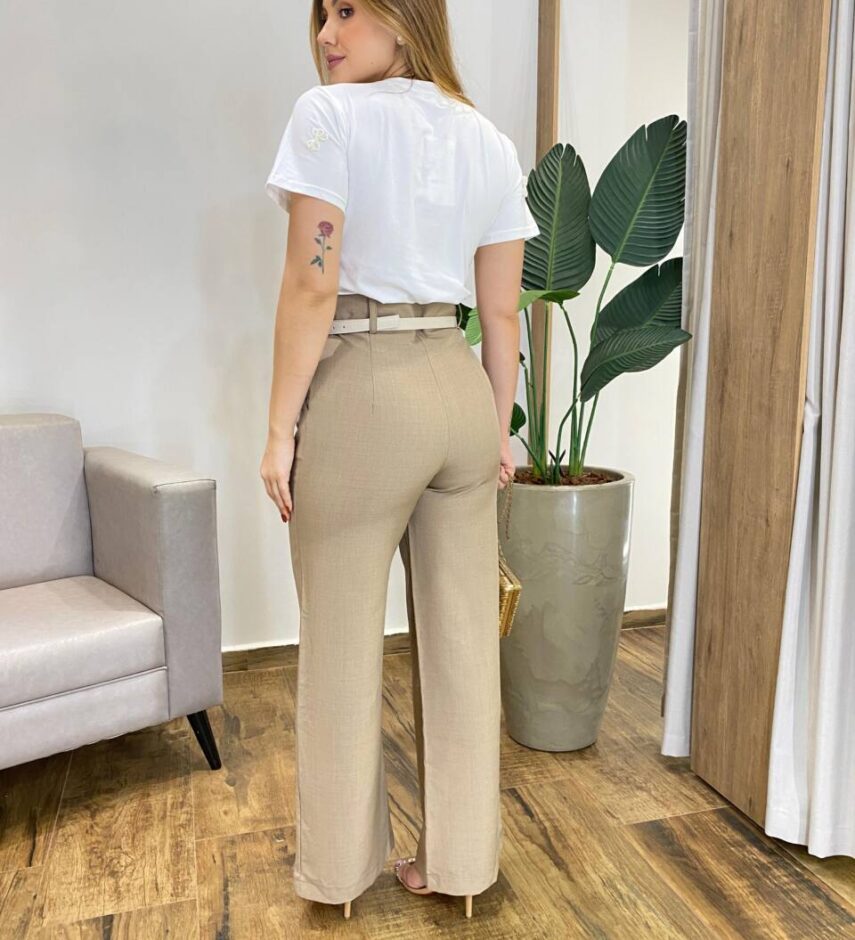 T-shirt Feminina Manga Curta Mari Off White com Detalhe de Laço - Fernanda Ramos Store