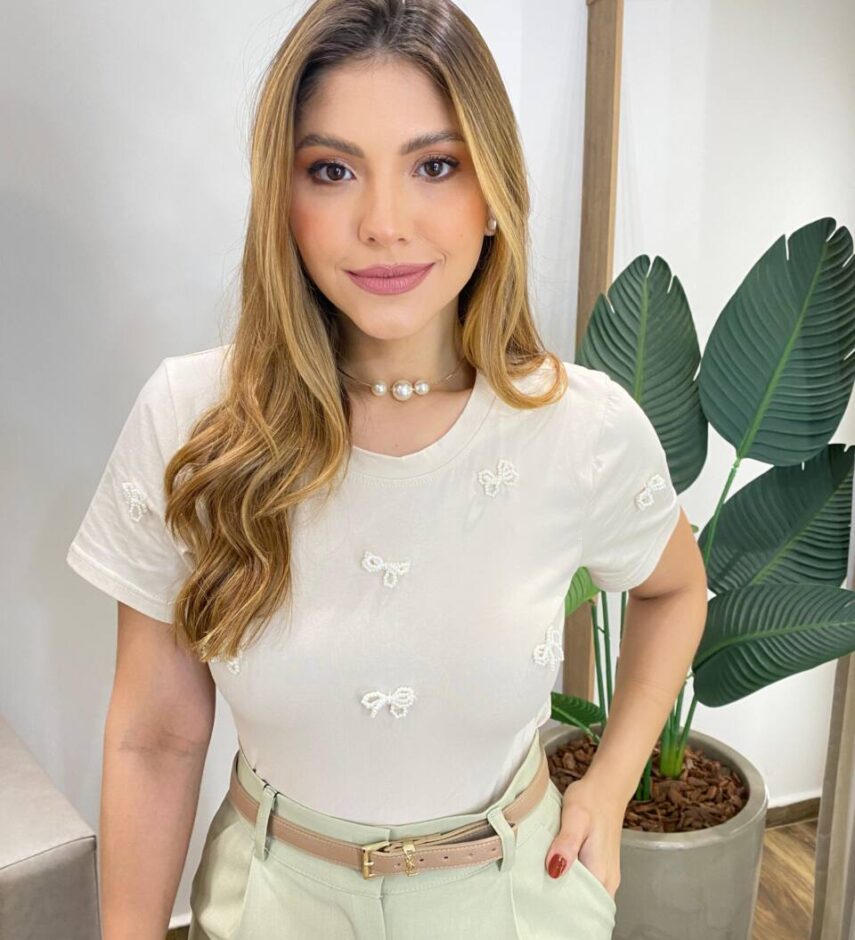 T-shirt Feminina Manga Curta Mari Nude com Detalhe de Laço - Fernanda Ramos Store