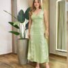 Vestido Midi Bella Viscolinho sem Bojo Bordado Verde Oliva - Fernanda Ramos Store