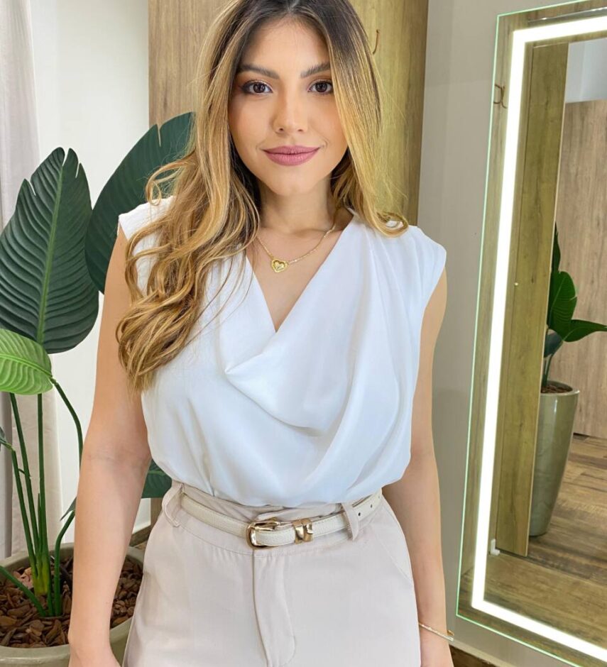 Blusa Feminina Carmen Crepe com Decote em V Off White - Fernanda Ramos Store