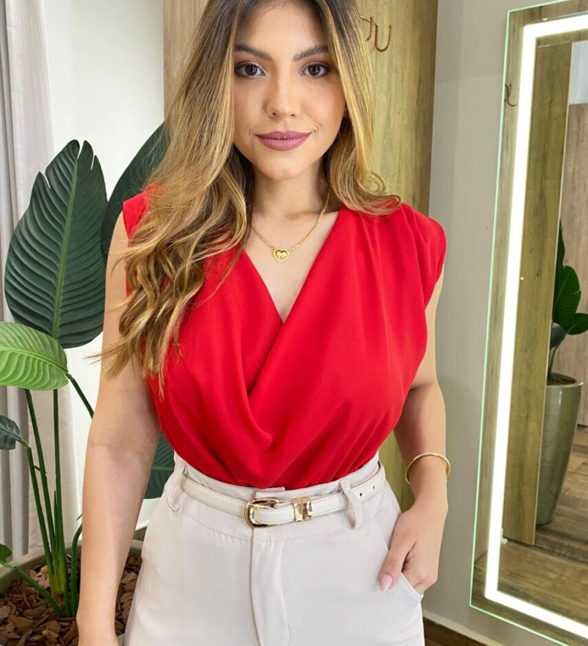 Blusa Feminina Carmen Crepe com Decote em V Vermelha - Fernanda Ramos Store