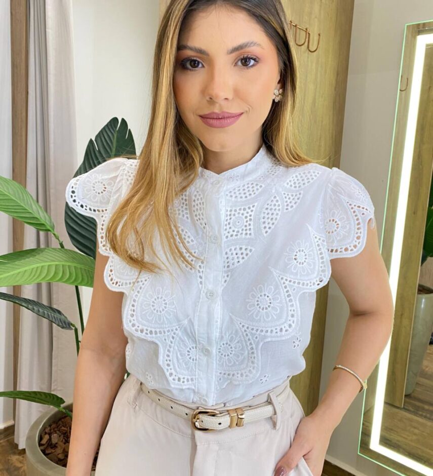 Blusa Feminina Dóris com Botões e Detalhe em Laise Branca - Fernanda Ramos Store