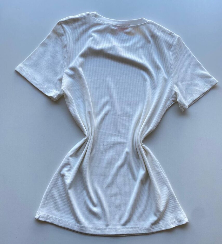 Blusa Feminina Manga Curta Modal Bella com Detalhe Off White - Fernanda Ramos Store
