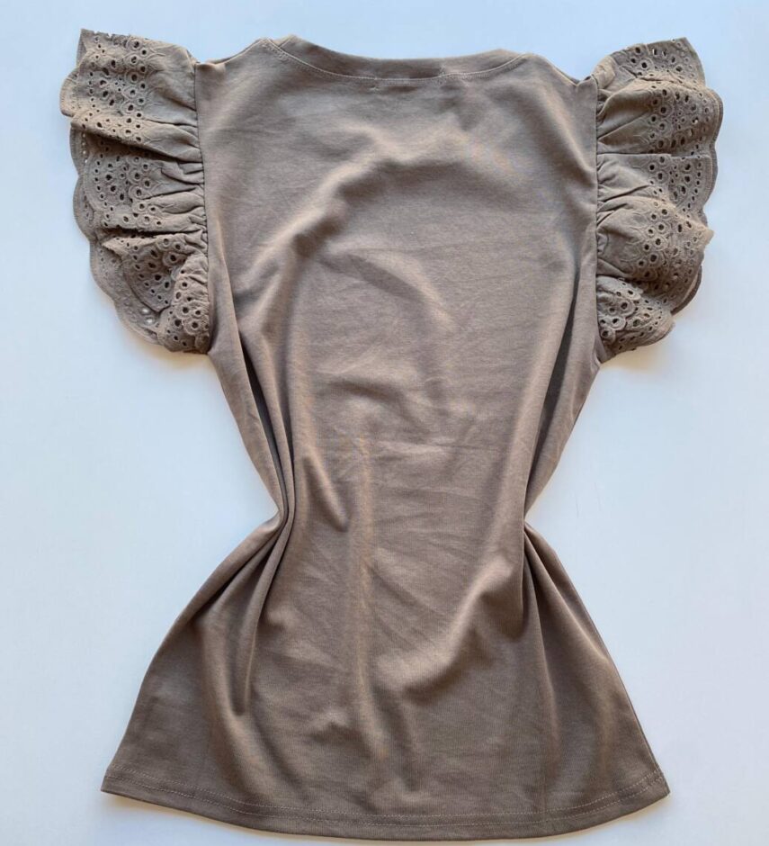 Blusa Feminina Stella com Detalhe em Laise na Manga Verde Militar - Fernanda Ramos Store