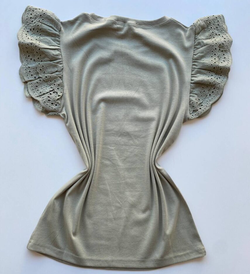 Blusa Feminina Stella com Detalhe em Laise na Manga Verde Oliva - Fernanda Ramos Store