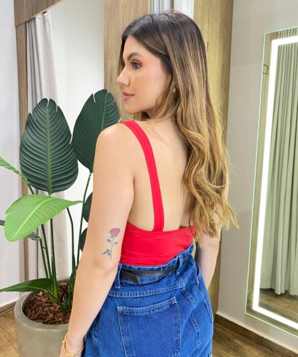 Body Feminino Ingrid Detalhe Dourado com Bojo Vermelho - Fernanda Ramos Store