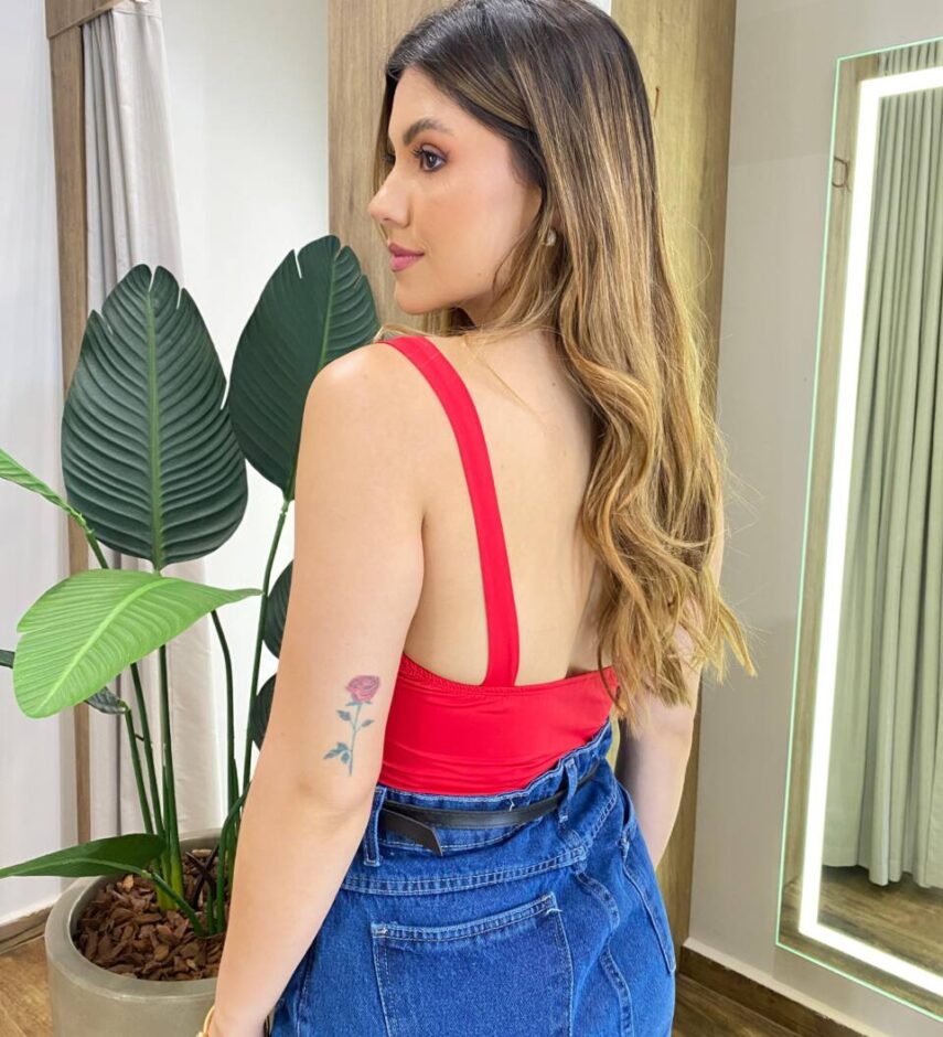 Body Feminino Ingrid Detalhe Dourado com Bojo Vermelho - Fernanda Ramos Store
