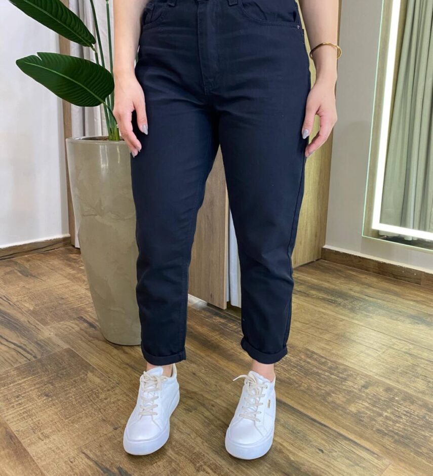 Calça Feminina Mom Sarja com Cinto Preta 016718 - Fernanda Ramos Store