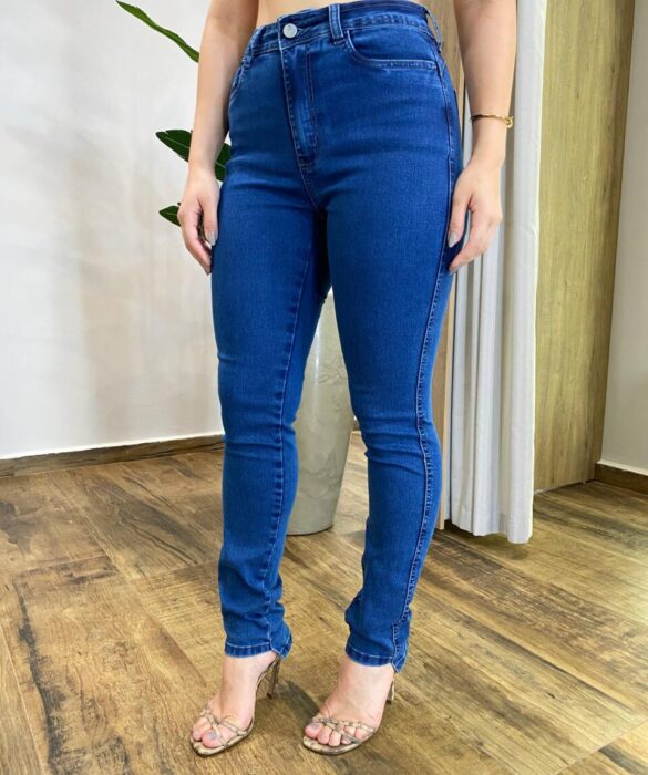 Calça Jeans Feminina Super Skinny 25726 Detalhe na Barra - Fernanda Ramos Store