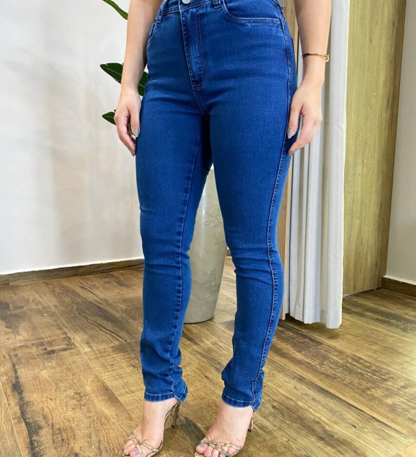 Calça Jeans Feminina Super Skinny 25726 Detalhe na Barra - Fernanda Ramos Store