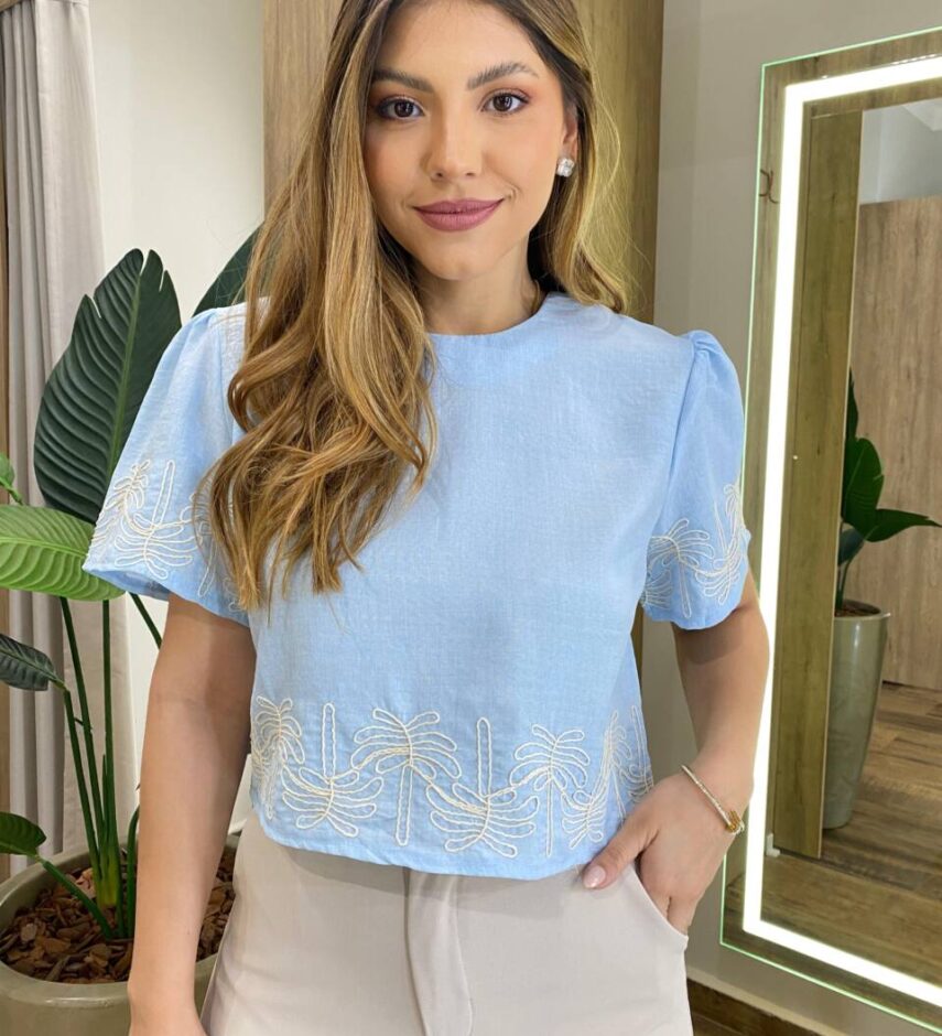 Cropped Feminino Alongado Manga Curta Catherine Azul com Bordado - Fernanda Ramos Store