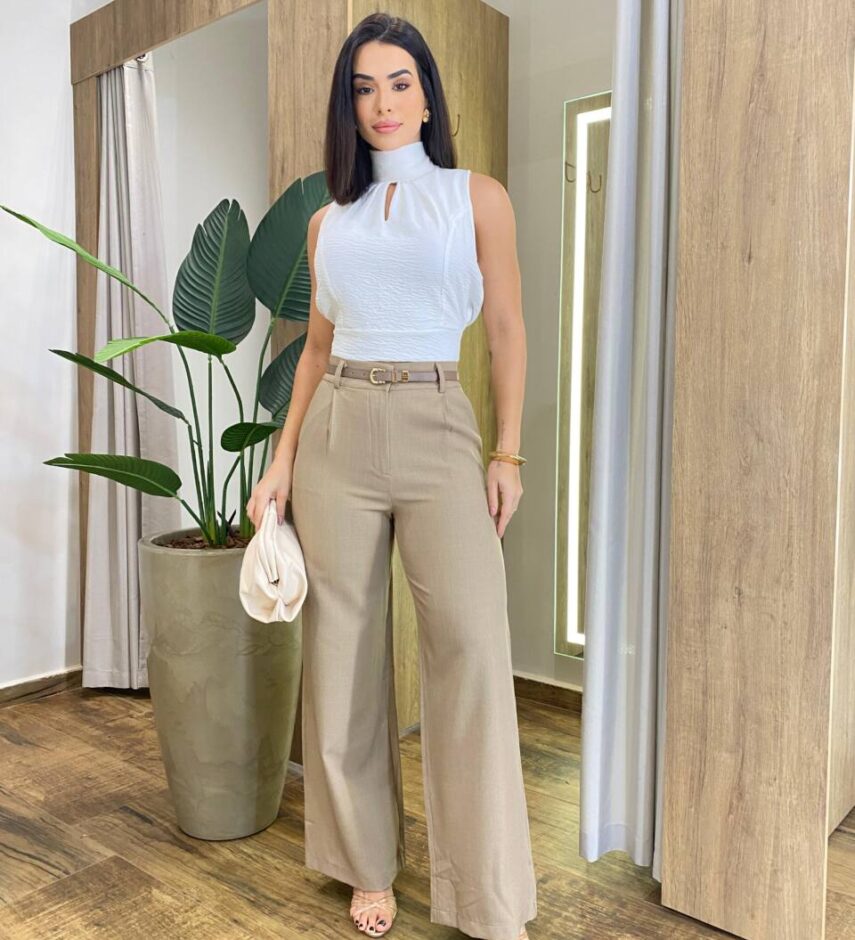 Cropped Feminino Inês com Bojo Gola Alta Plissada Off White - Fernanda Ramos Store