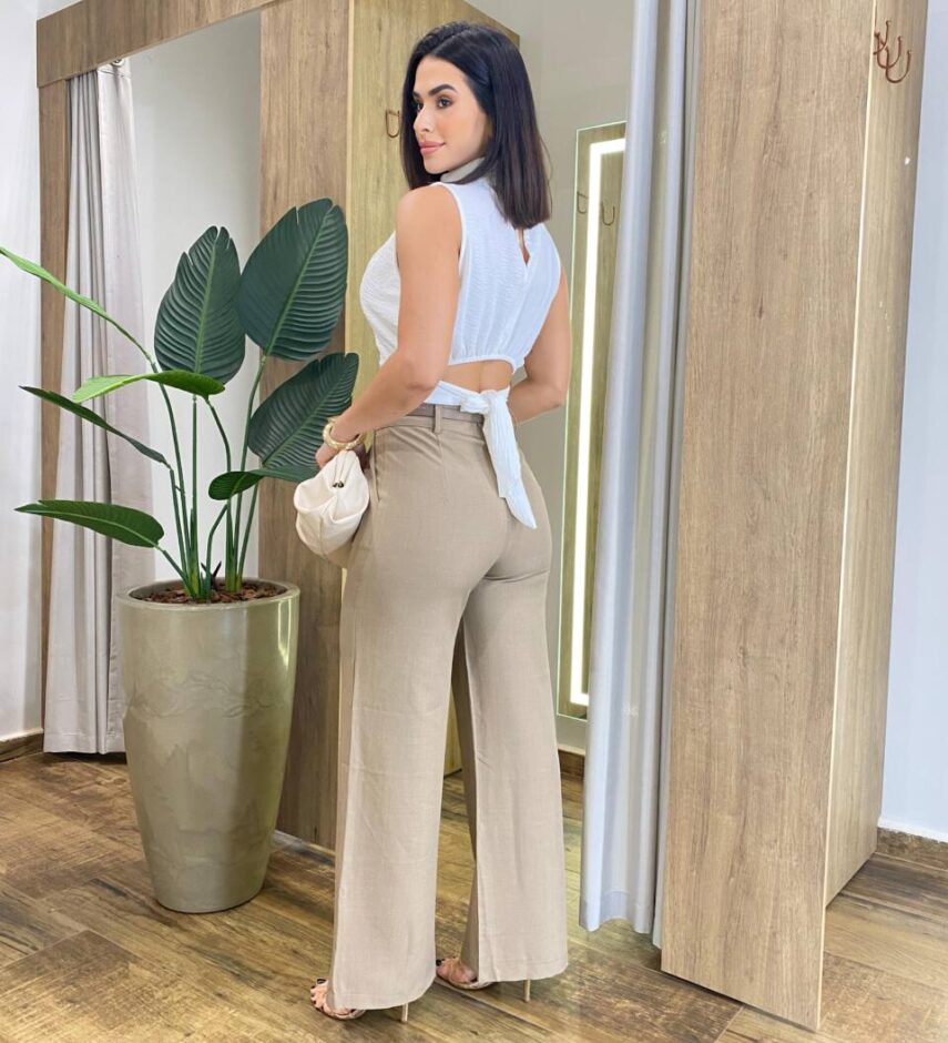 Cropped Feminino Inês com Bojo Gola Alta Plissada Off White - Fernanda Ramos Store