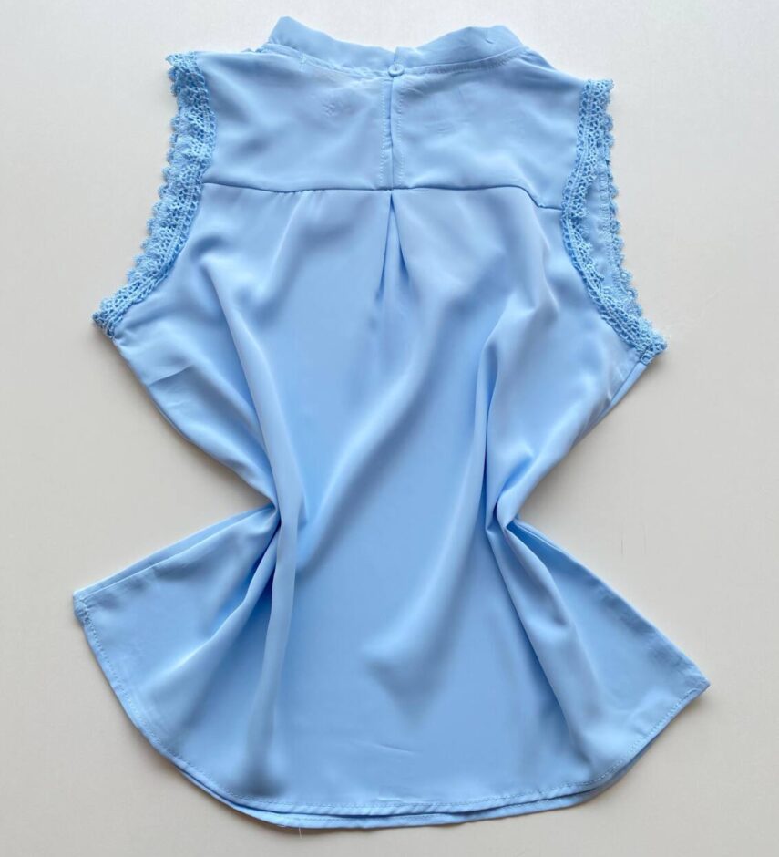Regata Feminina Crepe Luna com Detalhe em Guipir Azul - Fernanda Ramos Store