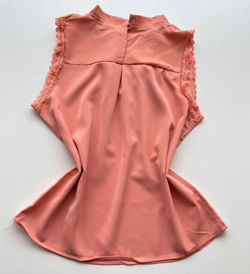 Regata Feminina Crepe Luna com Detalhe em Guipir Salmão - Fernanda Ramos Store