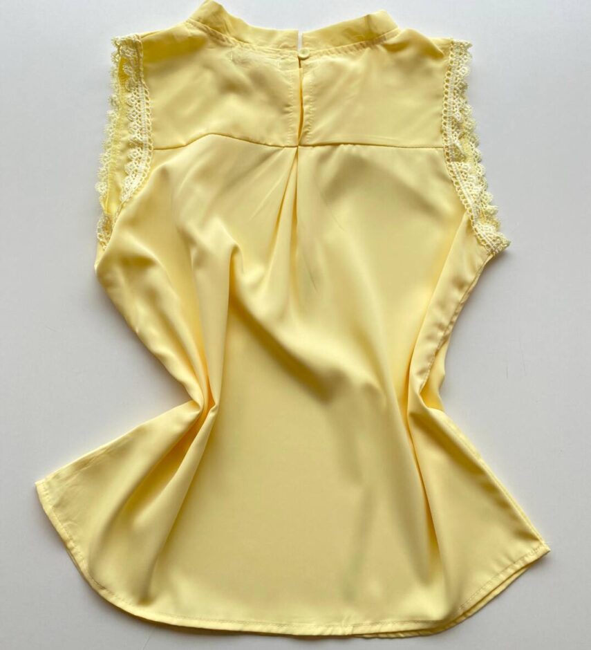 Regata Feminina Crepe Luna com Detalhe em Guipir Amarela - Fernanda Ramos Store