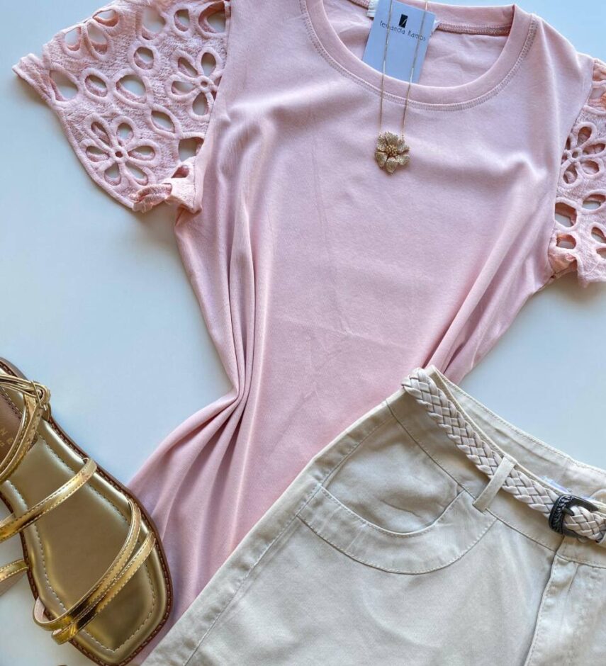 T-shirt Feminina Laísa Rosa com Detalhe na Manga - Fernanda Ramos Store