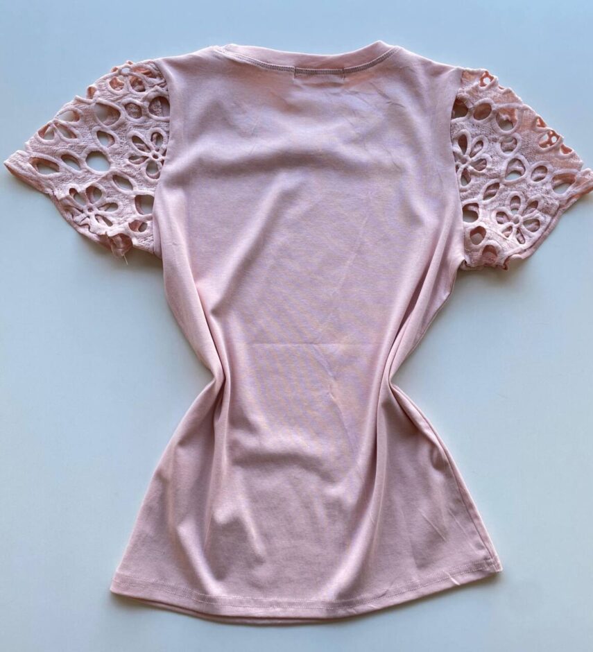 T-shirt Feminina Laísa Rosa com Detalhe na Manga - Fernanda Ramos Store