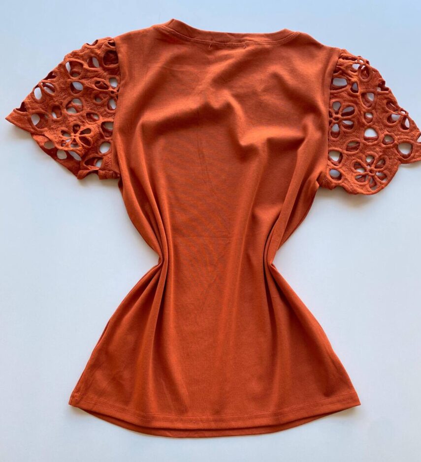 T-shirt Feminina Laísa Terracota com Detalhe na Manga - Fernanda Ramos Store